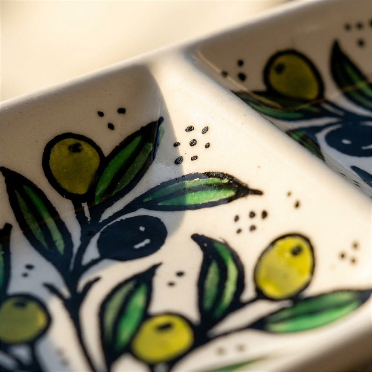2-Section Rectangular Serving Tray 6.3 Inch in Olive Green, close-up of the hand-painted detail