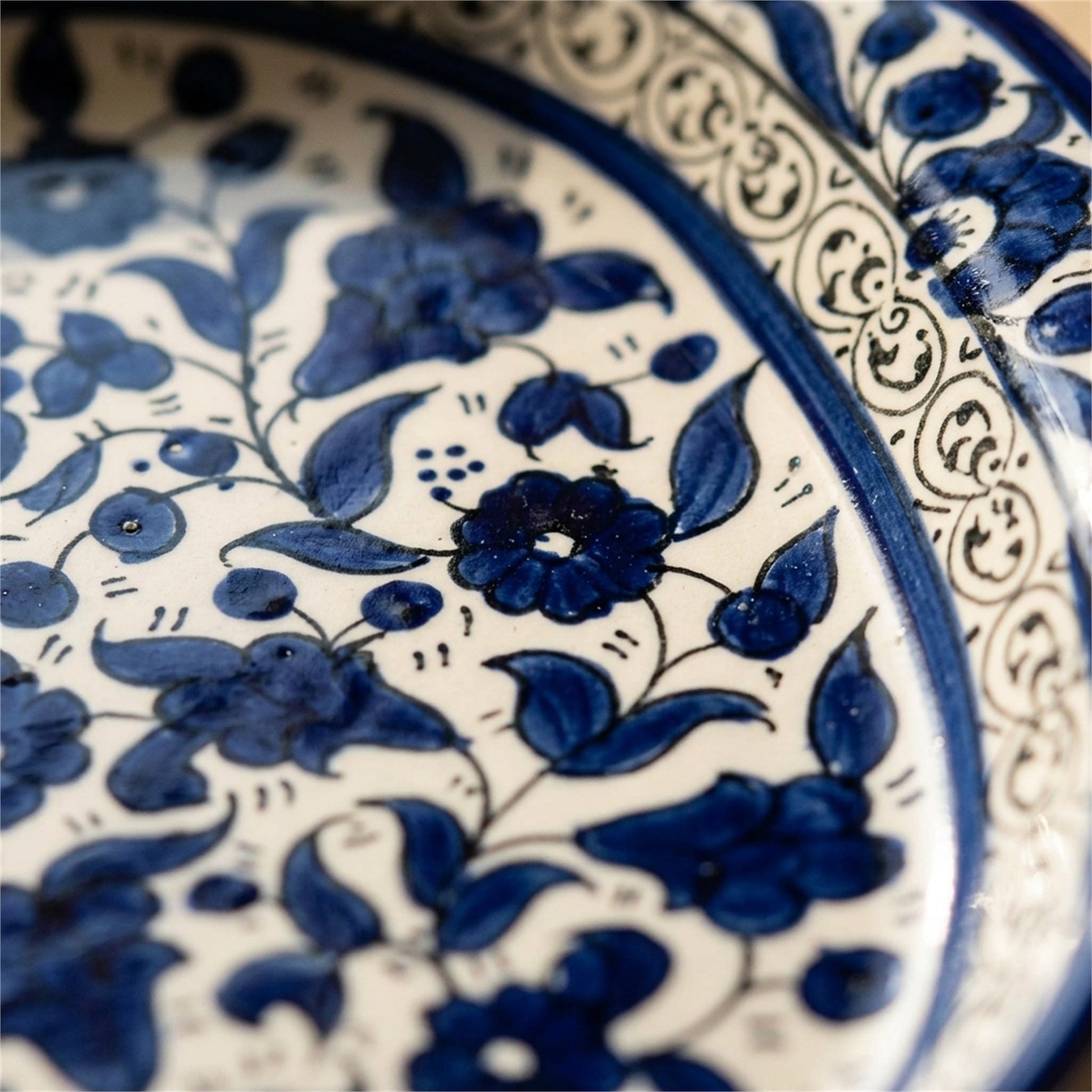 Handled Serving Platter 11.81 Inch in Indigo, close-up of the hand-painted detail